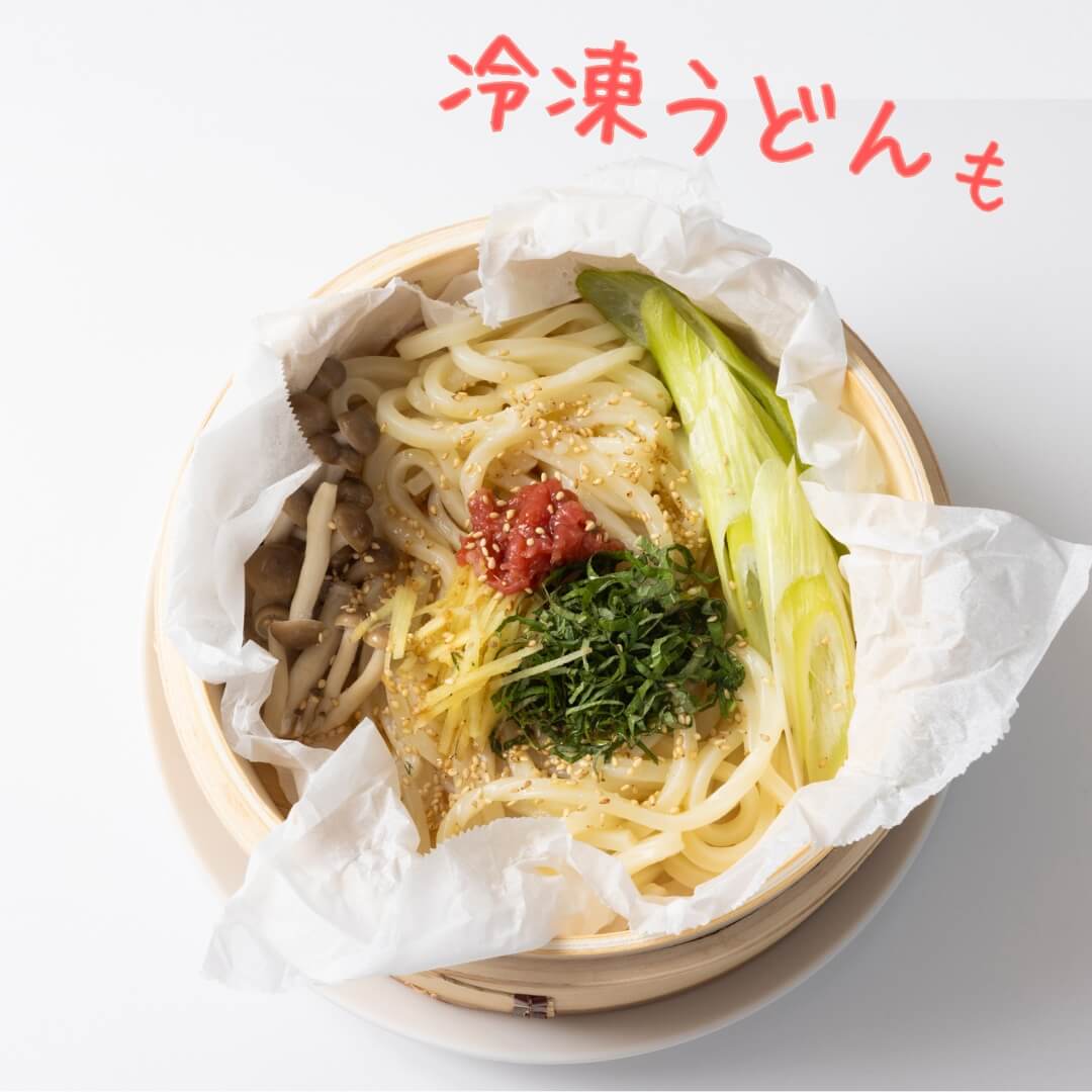 「電子レンジ感覚で冷凍うどんを蒸すと、本格的なもっちり感に。」画像