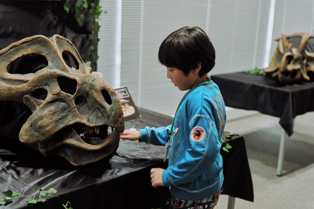 本物の恐竜化石に大興奮】学研の科学 あそぶんだ研究所「ぶんだ祭2025