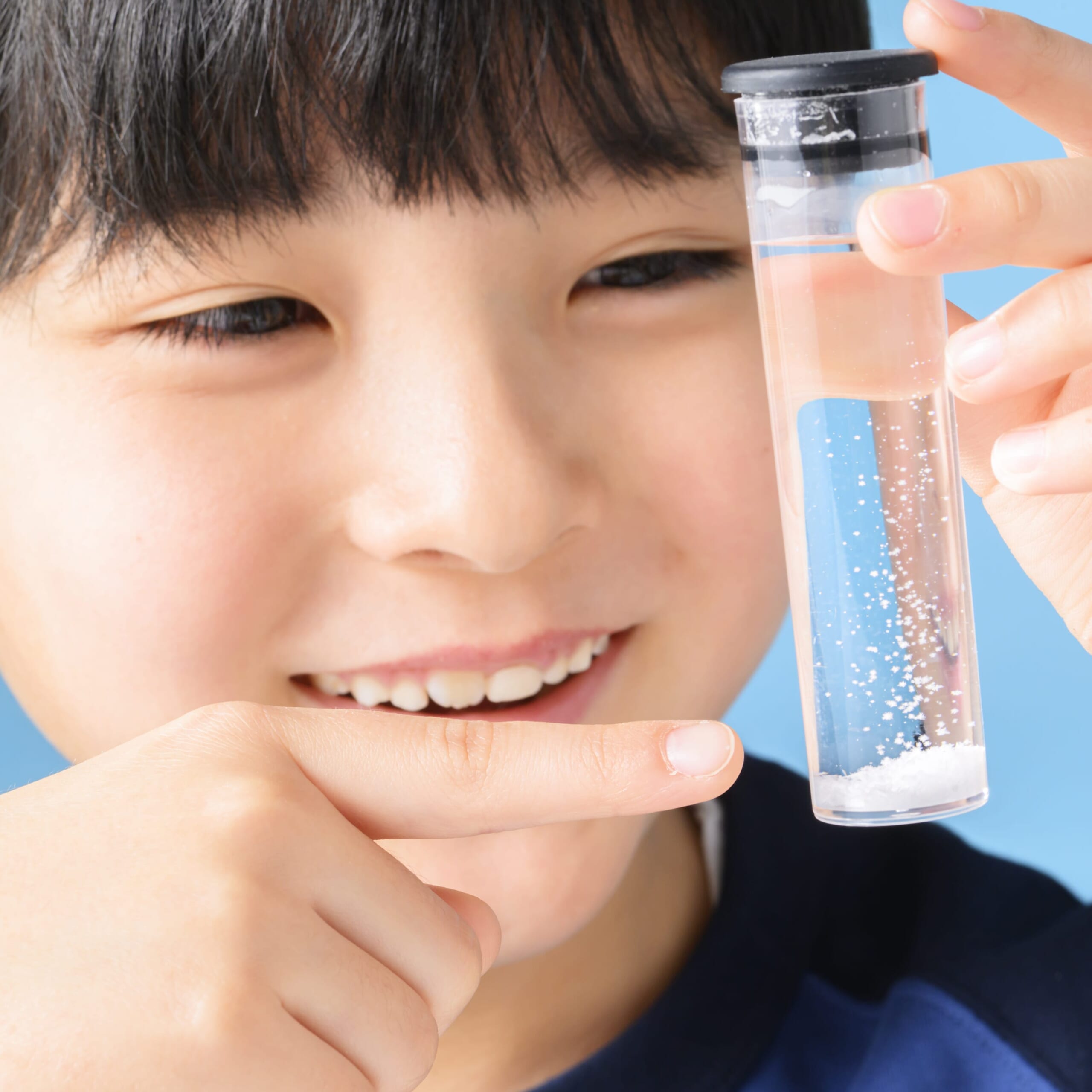 5種類の結晶が育てられる化学実験教材！ LED台座つき【予約受付中