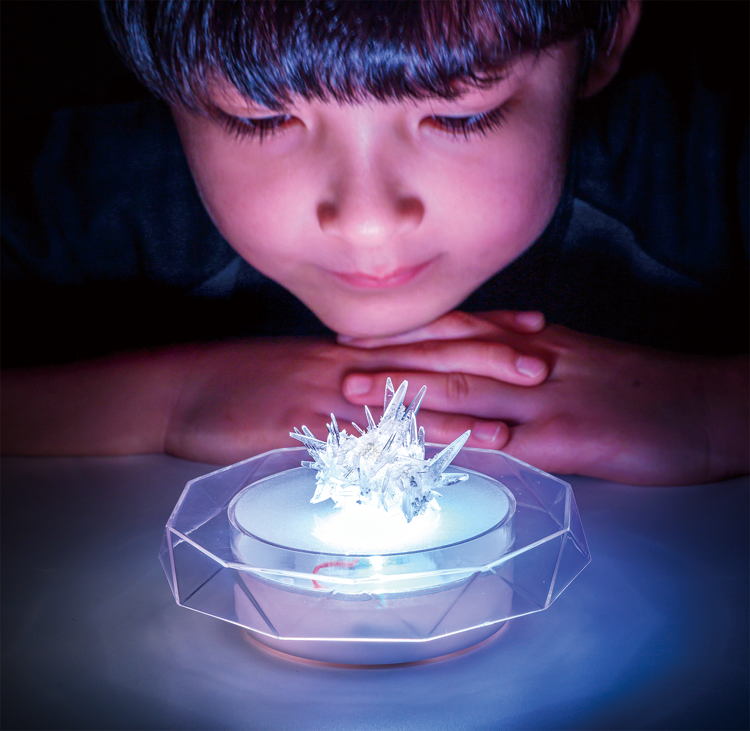 5種類の結晶が育てられる化学実験教材！ LED台座つき【予約受付中